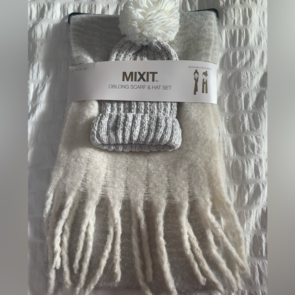 NWT 2 Piece Mix It Scarf & Hat Set